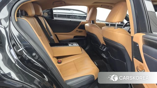 Lexus ES300h 7th generation 2022 Черный из Кореи, фото 3