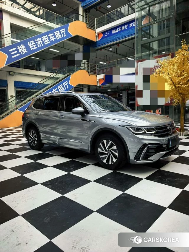 Volkswagen Tiguan L 2021 Серебристо-серый из Китая, фото 3