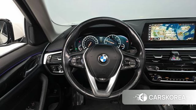 BMW 5 Series (G30) 2019 Белый из Кореи, фото 3