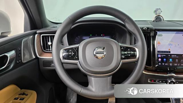 Volvo XC60 second Generation 2023 Белый из Кореи, фото 3