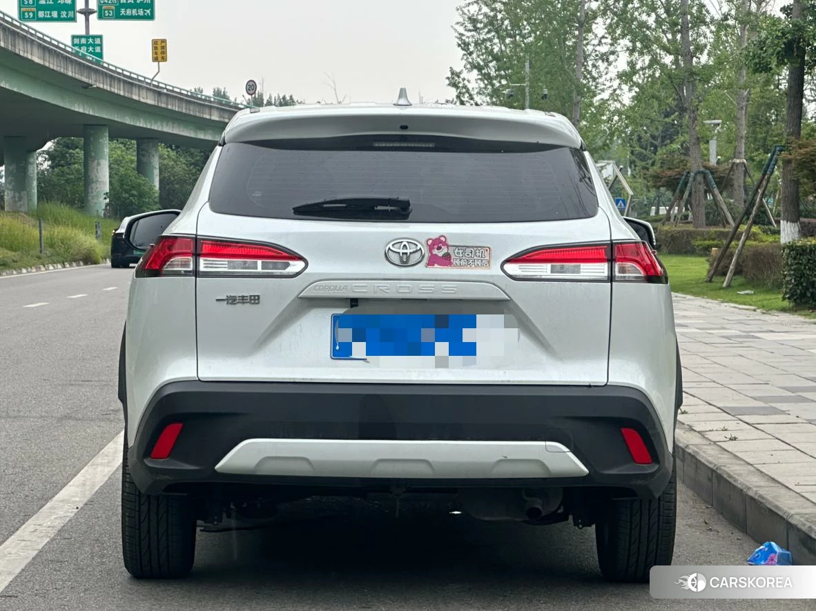 Toyota Corolla 2023 Белый из Китая, фото 3