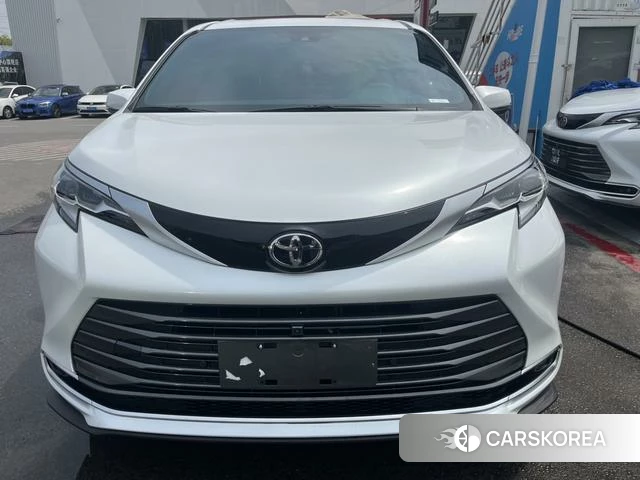 Toyota Sienna 2024 Белый из Китая, фото 3