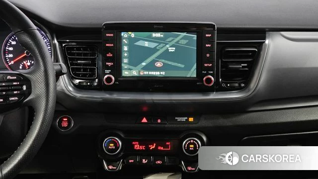 Kia Stonic 2018 Белый из Кореи, фото 3