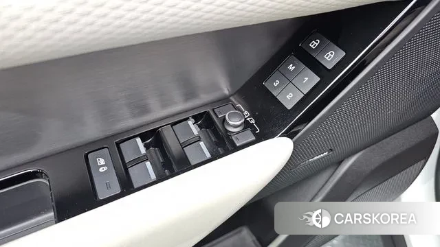 Land Rover Range Rover Velar 2023 Белый из Кореи, фото 3