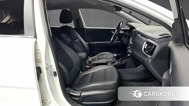 Kia Stonic 2018 Белый из Кореи, фото 3