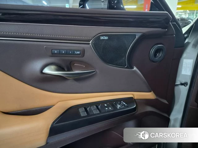 Lexus ES300h 7th generation 2019 Песочный из Кореи, фото 3