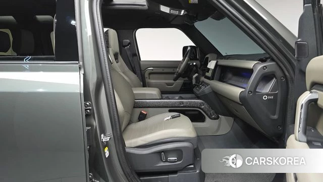 Land Rover Defender (L663) 2025 Серый из Кореи, фото 3