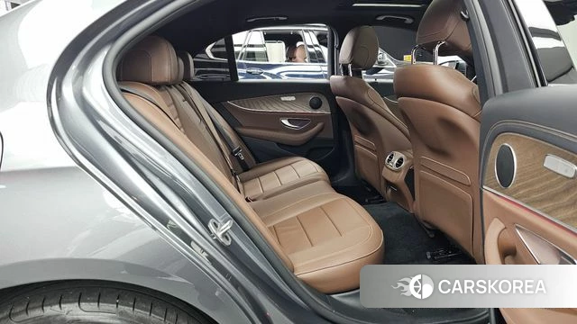 Mercedes-Benz E-Class W213 2022 Серый из Кореи, фото 3