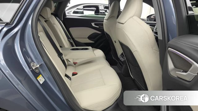 Audi A5 (B10) 2025 Небесно-голубой из Кореи, фото 3