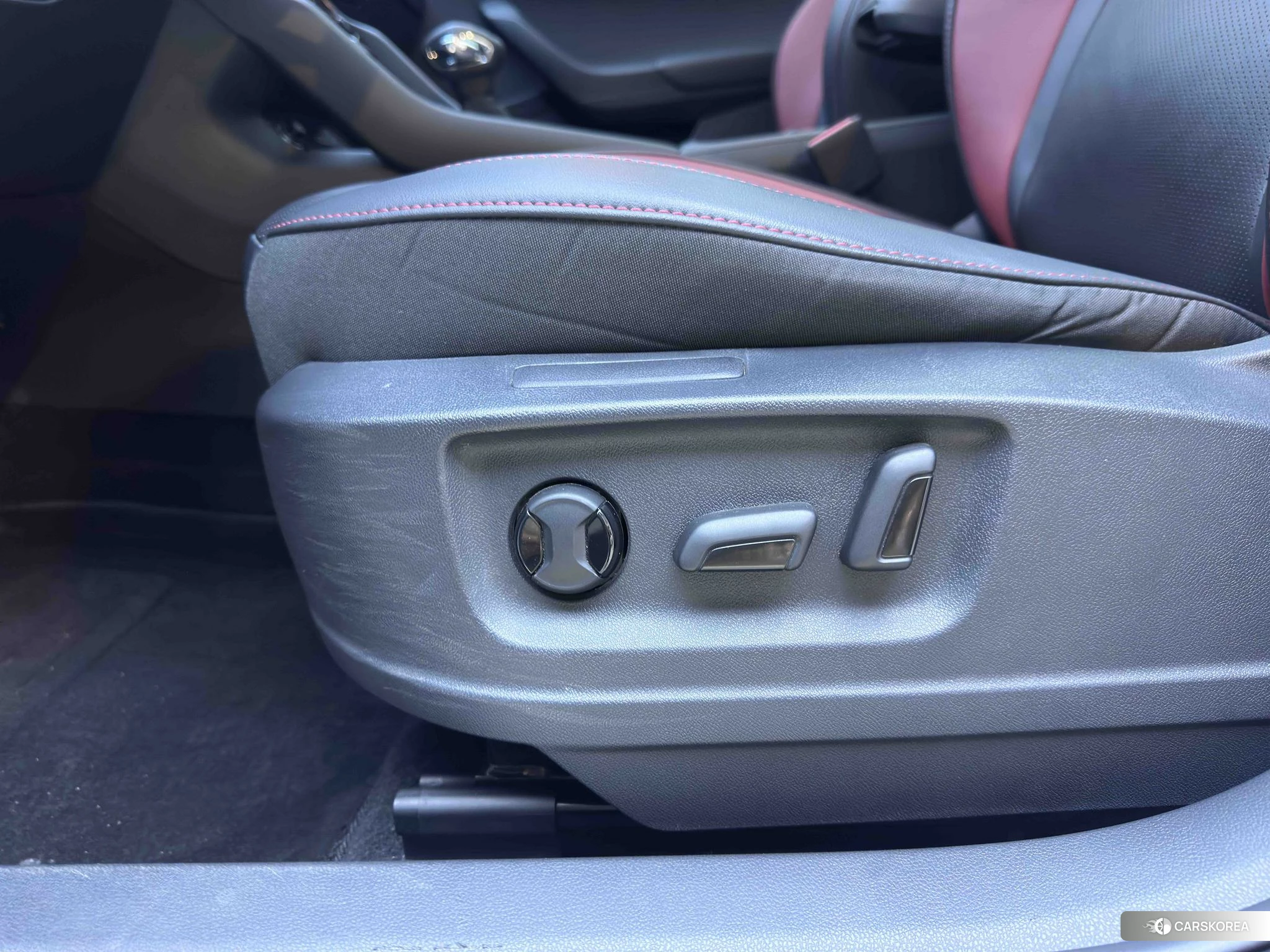 Skoda Karoq 2023 Белый из Китая, фото 3