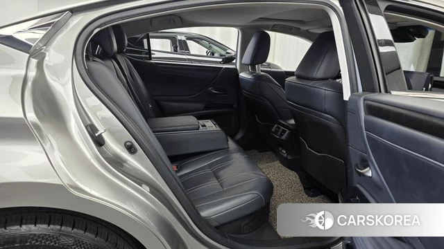 Lexus ES300h 7th generation 2021 Серебристо-серый из Кореи, фото 3