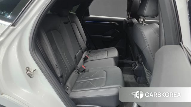Audi Q3 (F3) 2023 Белый из Кореи, фото 3