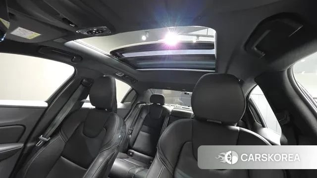 Volvo S60 3rd generation 2022 Белый из Кореи, фото 3