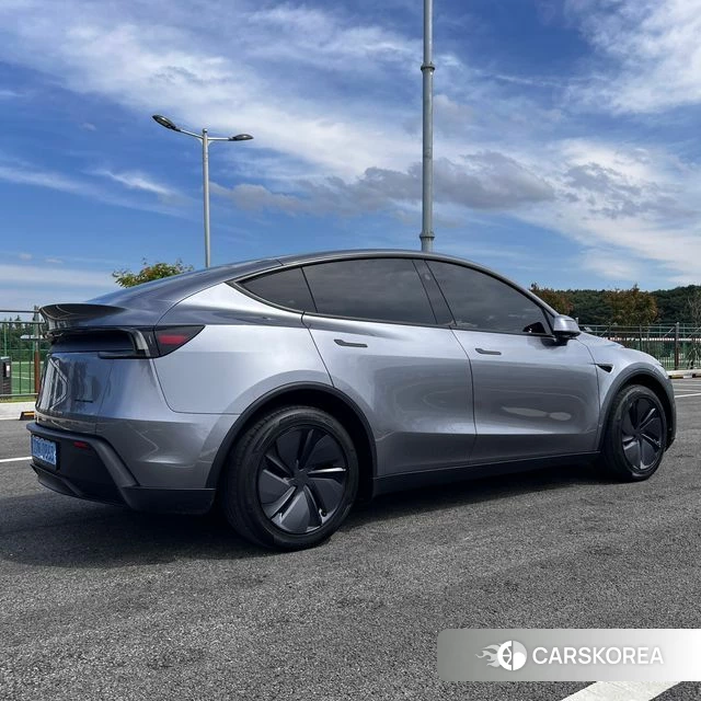 Tesla Model Y 2026 Серебряный из Кореи, фото 3