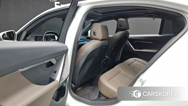 BMW 5 Series (G60) 2024 Белый из Кореи, фото 3