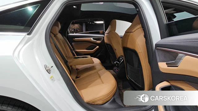 Audi A6 (C9) 2026 Белый из Кореи, фото 3