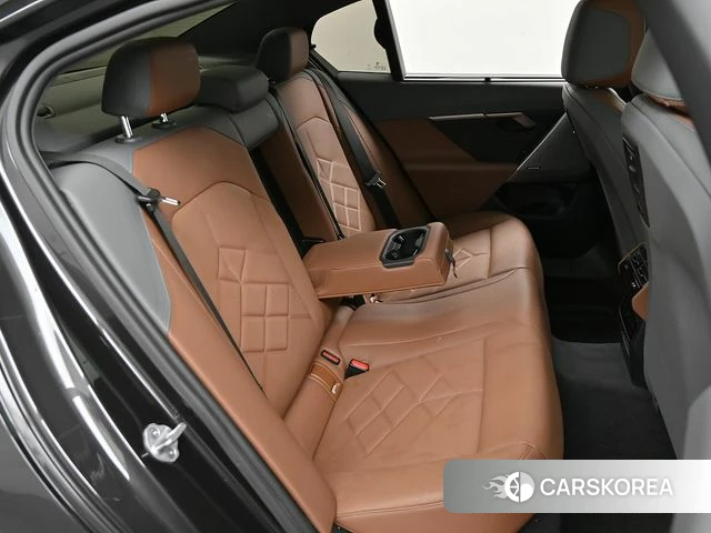BMW 5 Series (G60) 2023 Серый из Кореи, фото 3