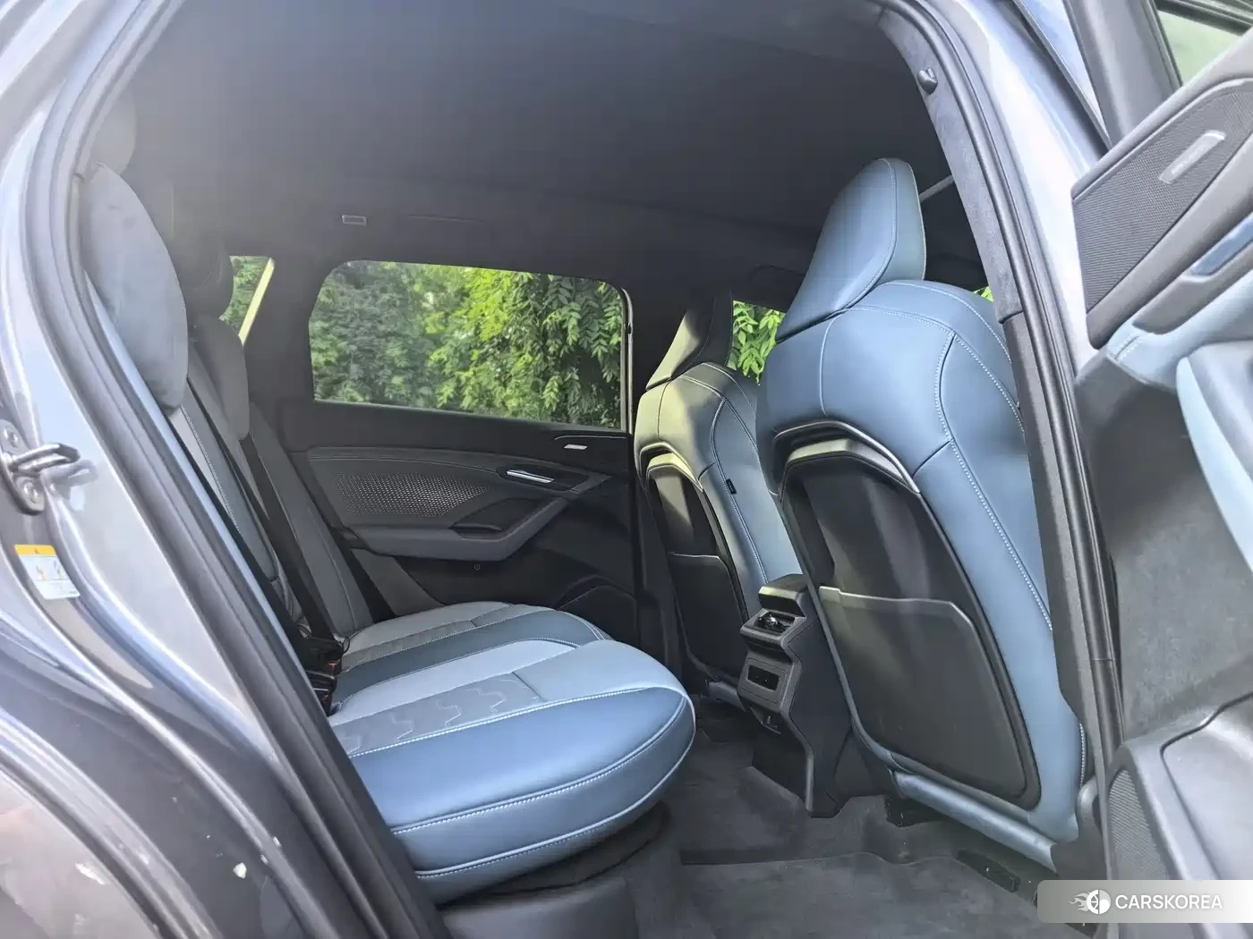Audi Q6L 2025 Silver/gray из Китая, фото 3