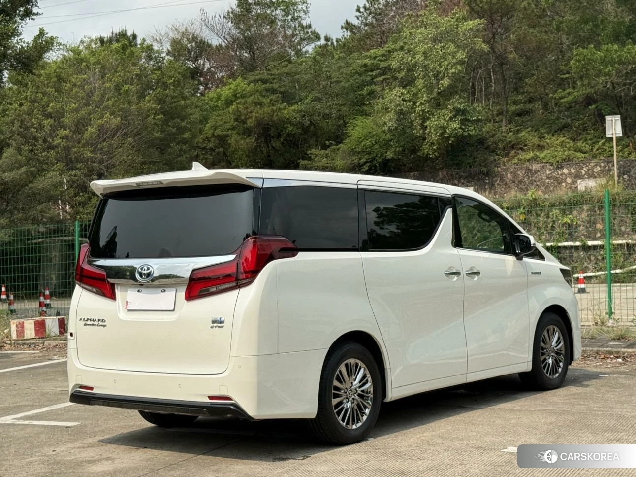 Toyota Alphard 2021 Белый из Китая, фото 3