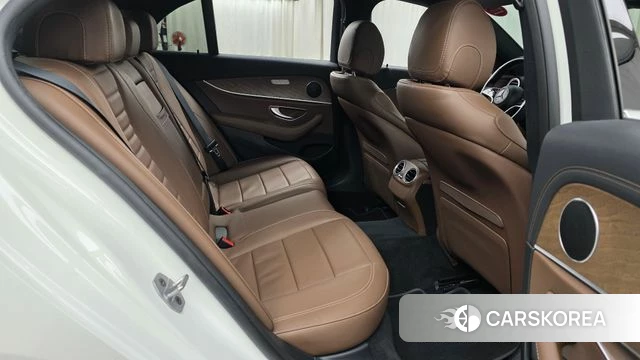 Mercedes-Benz E-Class W213 2021 Белый из Кореи, фото 3