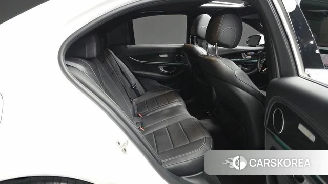 Mercedes-Benz E-Class W213 2023 Белый из Кореи, фото 3