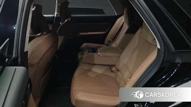 Hyundai Grandeur Hybrid (GN7) 2023 Черный из Кореи, фото 3