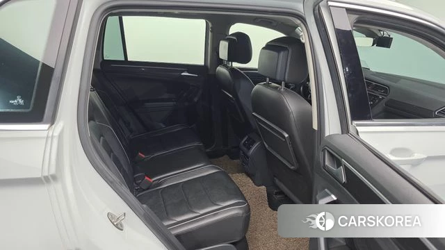 Volkswagen Tiguan second Generation 2020 Белый из Кореи, фото 3