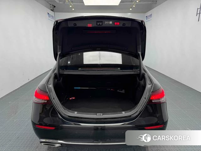 Mercedes-Benz E-Class 2023 Черный из Китая, фото 3