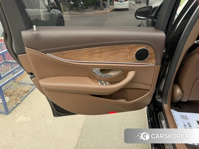 Mercedes-Benz E-Class 2023 Черный из Китая, фото 3