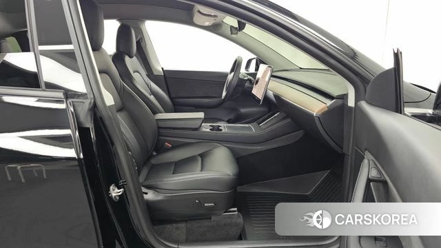 Tesla Model Y 2022 Черный из Кореи, фото 3