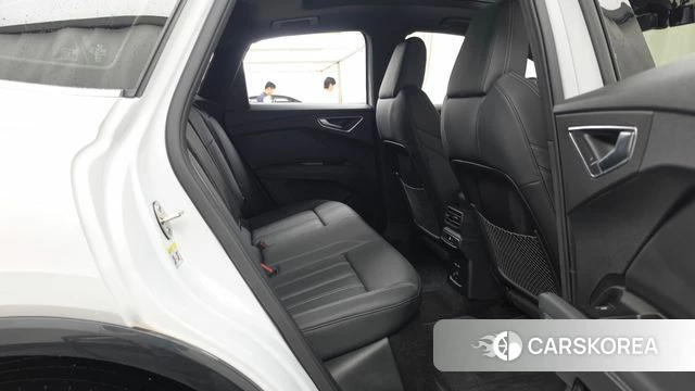 Audi Q4 e-Tron (F4) 2025 Белый из Кореи, фото 3
