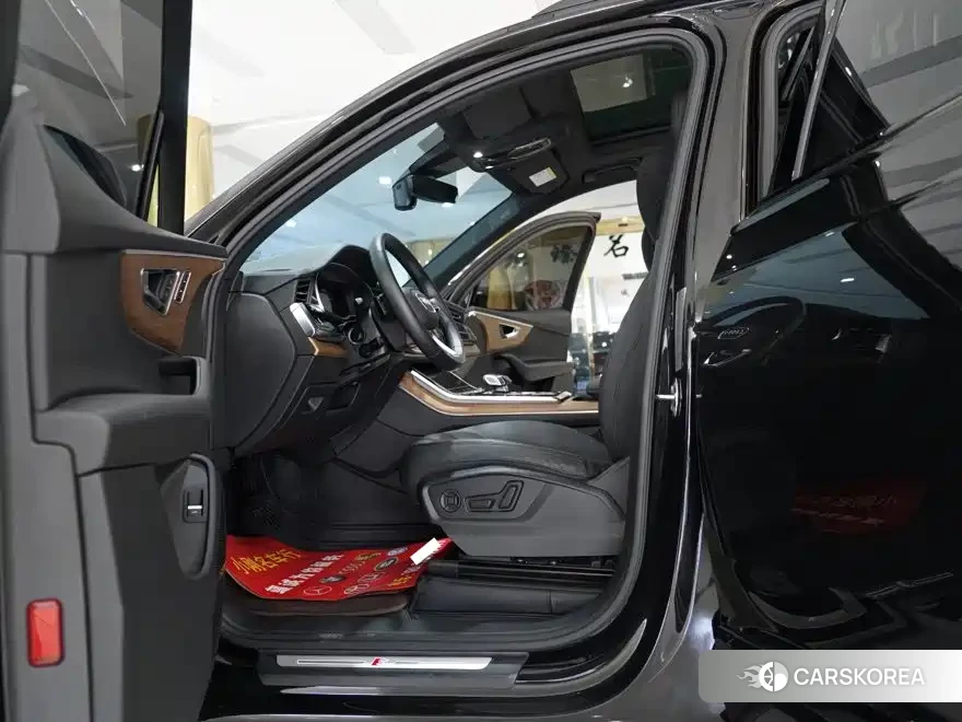 Audi Q7 2022 Черный из Китая, фото 3