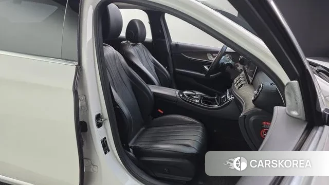 Mercedes-Benz E-Class W213 2018 Белый из Кореи, фото 3