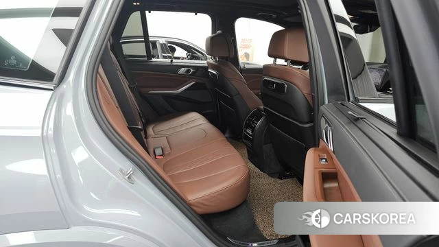 BMW X5 (G05) 2024 Светло-серебряный цвет из Кореи, фото 4