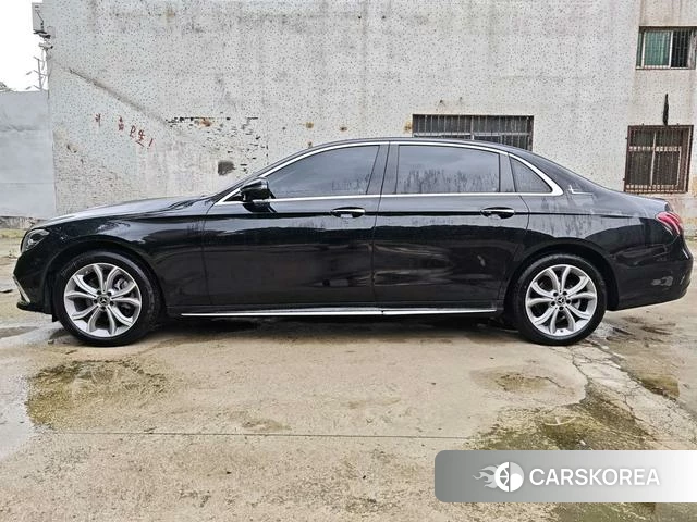 Mercedes-Benz E-Class 2023 Черный из Китая, фото 3