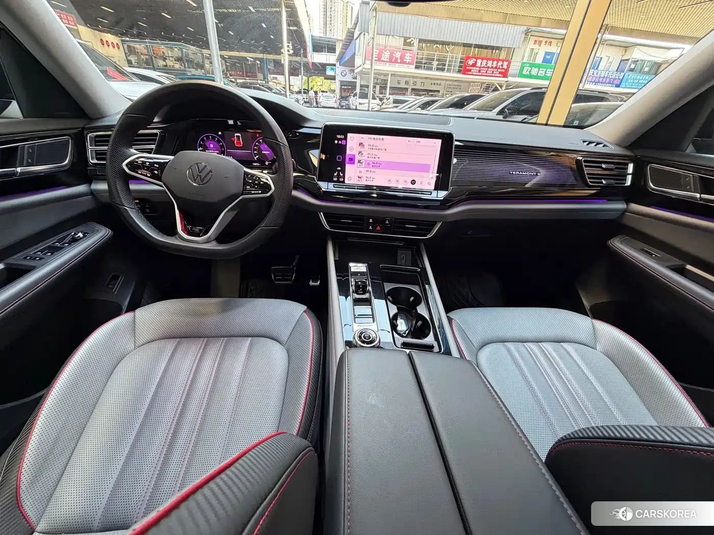 Volkswagen Touareg 2023 Red/purple из Китая, фото 3