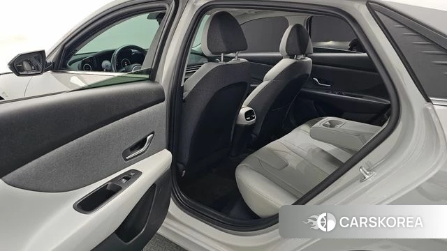 Hyundai Avante (CN7) 2022 Серебристо-серый из Кореи, фото 3