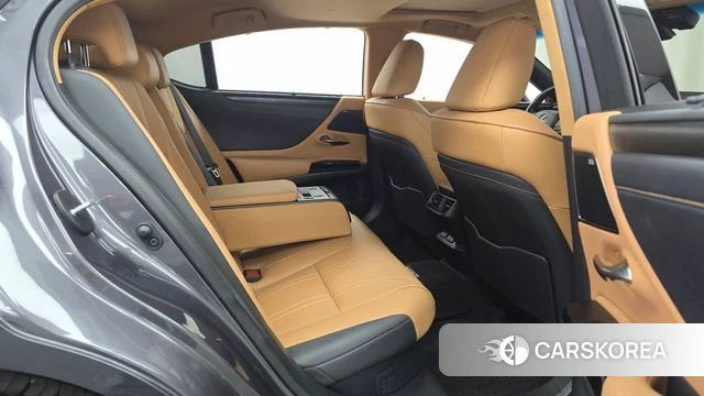 Lexus ES300h 7th generation 2021 Серый из Кореи, фото 3