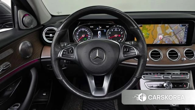 Mercedes-Benz E-Class W213 2018 Серебристо-серый из Кореи, фото 3