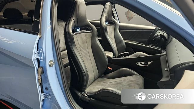 Hyundai Avante (CN7) 2022 Светло-серебряный цвет из Кореи, фото 3