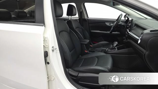 Kia The New K3 2nd generation 2021 Белый из Кореи, фото 3