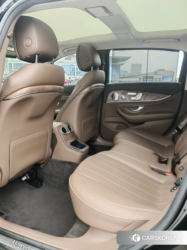 Mercedes-Benz E-Class 2023 Черный из Китая, фото 3
