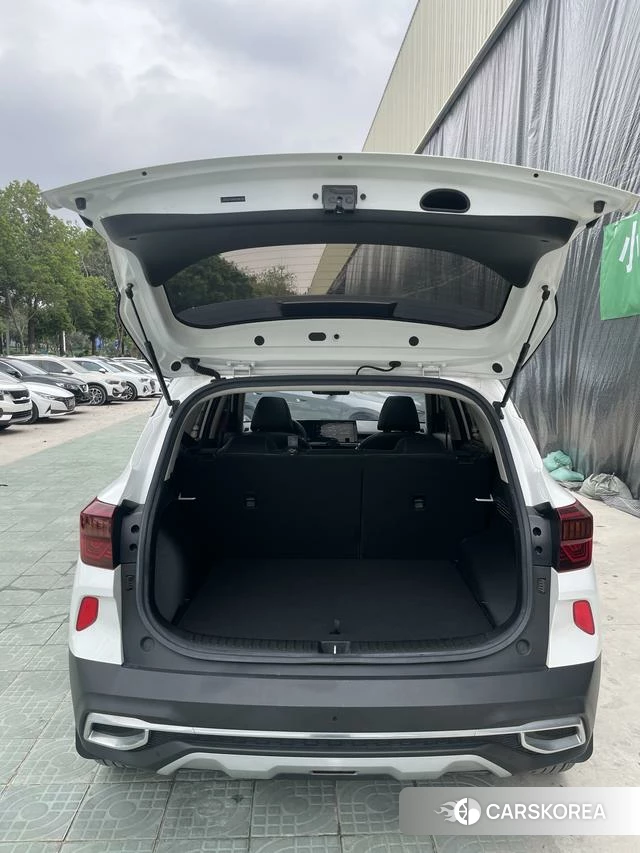 Kia KX3 2023 Белый из Китая, фото 3