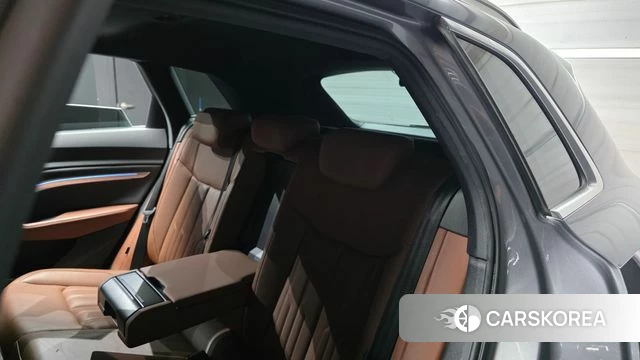 Audi e-Tron 2021 Серебристо-серый из Кореи, фото 3