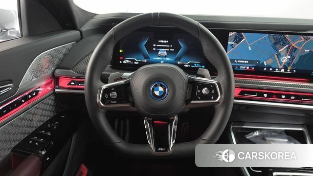 BMW 7 Series (G70) 2024 Цвет галактики из Кореи, фото 3