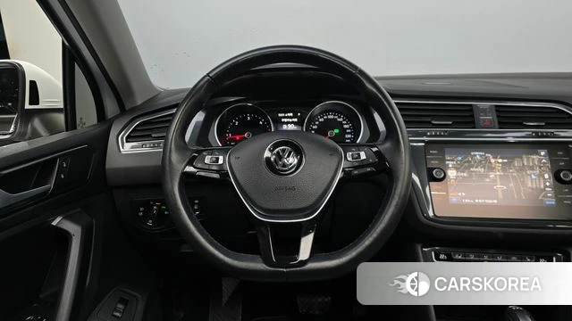 Volkswagen Tiguan second Generation 2018 Белый из Кореи, фото 3