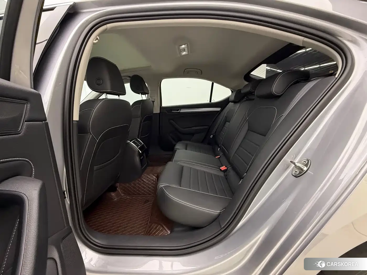 Skoda Superb 2023 Silver/gray из Китая, фото 3
