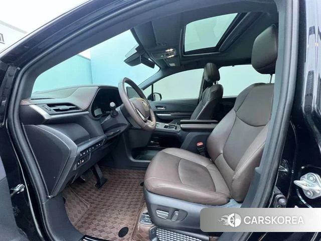 Toyota Granvia 2025 Черный из Китая, фото 3