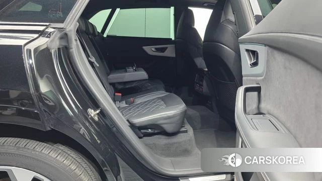Audi Q8 (4M) 2023 Черный из Кореи, фото 3