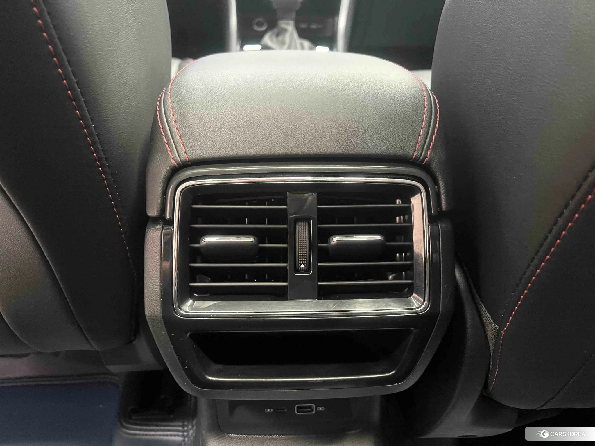 Skoda Karoq 2023 Белый из Китая, фото 3
